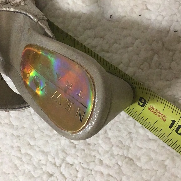 NEW YORK TRANSIT GOLD BLING SANDALS 6 - Picture 7 of 10